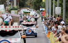 Des véhicules de la caravane du Tour de France avant la 1re étape autour de Nice le 29 août 2020