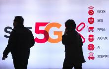 Panneau publicitaire pour le lancement de la 5G à Séoul, le 4 avril 2019