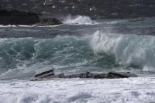 Les débris d'un voilier qui a fait naufrage dans la baie d'Ajaccio, le 26 septembre 2020 près de Porticcio, en Corse