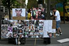 Mobilisation en soutien à des détenus du "hirak" algérien, devant l'ambassade d'Algérie à Paris, le 12 août 2020