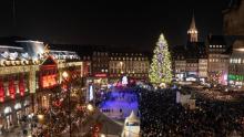 La place Kléber à Strasbourg et son grand sapin de Noël le 22 novembre 2019