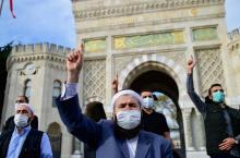 Manifestation, le 25 octobre 2020 à Istanbul, après les propos du président français Emmanuel Macron sur l'islam qui ont suscité critiques, manifestations et même appels au boycott des produits frança