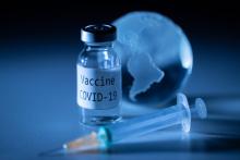 Qui vacciner en priorité? La Haute autorité de Santé présentera lundi ses recommandations pour la stratégie vaccinale de la France, nouvelle étape pour tenter de mettre fin à la pandémie de Covid-19