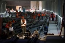 Des ouvriers sur le chantier de construction du métro du Grand Paris, le 29 octobre 2020 à Champs-sur-Marne, près de Paris