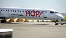 Un avion de la compagnie aérienne Hop!, filiale d'Air France, sur le tarmac de l'aéroport de Morlaix