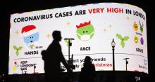 A Londres, les habitants sont avertis d'une circulation particulièrement importante du coronavirus. Ici le 19 décembre à Piccadilly Circus