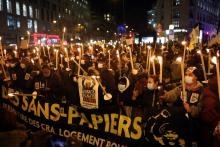 Manifestation de sans-papiers à Paris, le 18 décembre 2020, à l'occasion de la journée internationale des migrants