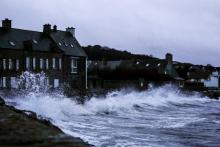 Fortes vagues et vents violents le long de la cote nord-ouest de la France au Becquet, le 27 décembre 2020
