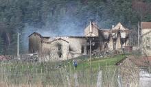Trois gendarmes ont été tués et un quatrième blessé par un forcené dans la nuit de mardi à mercredi dans un hameau isolé près de Saint-Just, dans le Puy-de Dôme, alors qu'ils intervenaient pour des vi