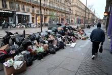 Amoncellement de déchets en raison de la grève des employés de Polyceo dans le 2e arrondissement de Marseille, le 28 décembre 2020
