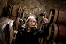 La négociante en vin australienne Jane Eyre, le 11 janvier 2021 dans les caves du château de Bligny-les-Beaune (Côte-d'Or)