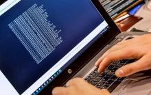 Une enquête visant un ex-agent français, soupçonné d'avoir vendu sur le darknet des informations issues des fichiers de police, révèle un inquiétant système de trafic de données
