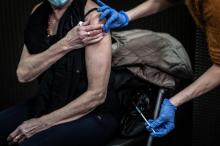 Vaccination contre le Covid d'une femme, le 14 janvier 2021 à Lyon