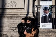 Des membres de la famille de Myriam Sakhri manifestent le 26 janvier 2021 devant le Palais de justice de Lyon pour une réouverture du dossier