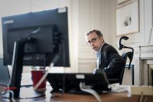 Le maire EELV de Bordeaux, Pierre Hurmic, le 13 juillet 2020 dans son bureau