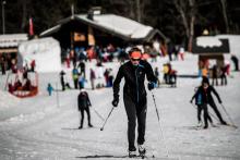 A la station des Contamines-Montjoie, des touristes pratiquent le ski de randonnée, le 19 février 2021