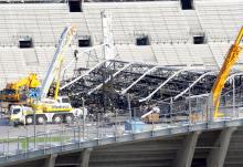 La structure de la scène prévue pour le concert de Madonna après son effondrement, le 16 juillet 2009 au Stade Vélodrome, à Marseille