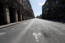 La rue de Rivoli déserte, le 18 avril 2020 à Paris