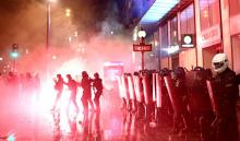 Intervention des forces de police Place de la République lors de la manifestation contre la proposition de loi sécurité globale à Paris le 12 décembre 2020