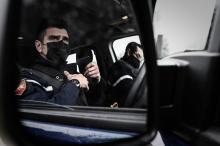 Des gendarmes dans leur véhicule à Carbon-Blanc, près de Bordeaux, le 2 mars 2021