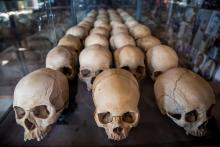 Des crânes de victimes exposés au mémorial du génocide à Nyamata, à l'intérieur d'une église catholique où des centaines de personnes ont été exécutées durant le génocide au Rwanda en 1994. Photo pris