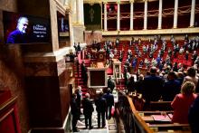 Les députés et les ministres observent une minute de silence à la mémoire d'Olivier Dassault, le 9 mars 2021 à Paris