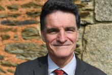 Le député régionaliste Paul Molac pose à Taupont (Morbihan) le 15 avril 2021