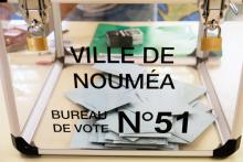 Urne dans un bureau de vote à Nouméa, le 4 octobre 2020