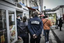 Patrouille de police dans les rues de Paris le 3 février 2021 pour vérifier le respect des règles dans le cadre de la crise sanitaire