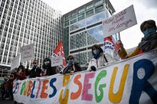 Manifestation le 8 avril 2021 à Paris de salariés du secteur social et médico-social pour réclamer la revalorisation salariale de 183 euros net par mois accordée aux agents hospitaliers
