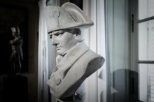 Buste de Napoléon exposé sur les lieux où il vécut à l'Ile-d'Aix en 1815, photographié en avril 2021