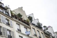 Sous l'effet de la crise liée au coronavirus, les loyers des meublés à Paris commencent à montrer des signes de fléchissement, du jamais vu dans la capitale