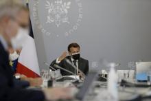 Emmanuel Macron lors d'une réunion sur la campagne de vaccination à l'Elysée le 20 avril 2021