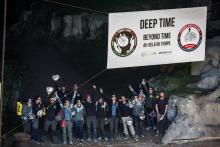 Les volontaires, qui s'étaient confinés dans une grotte pendant 40 jours, retrouvent la lumière du jour, le 24 avril 2021 à Ussat-les-Bains, en Ariège