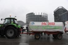 Plus d'un millier de tracteurs devant le Parlement européen à Strasbourg le 30 avril 2021 afin de peser sur les négociations de la future Politique agricole commune (PAC)