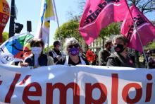 Plusieurs milliers de personnes manifestent à Paris contre la réforme de l'assurance chômage le 23 avril 2021