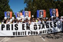 La famille de Maëlys participe à une marche blanche, le 27 août 2018 à Pont-de-Beauvoisin, en Savoie