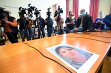 Conférence de presse à Epinal après la disparition de la petite Mia Montemaggi, dont on aperçoit le portrait (au premier plan), le 14 avril 2021