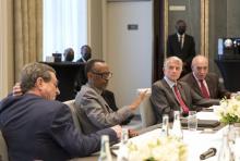 Le président rwandais Paul Kagame reçu au sommet de Paris par son homologue français Emmanuel Macron