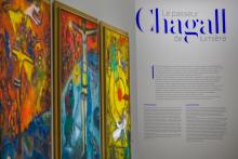 (g-d) Les tableaux "Résistance", "Résurrection" et "Libération" du peintre Marc Chagall, le 25 novembre 2020 lors de l'exposition "Chagall, le passeur de lumière" au Centre Pompidou-Metz