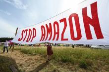 Des militants se mobilisent contre projet d'entrepôt Amazon à Fournès, le 29 mai 2021