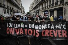 Des dizaines de milliers de personnes ont manifesté pour demander à l'Etat davantage d'ambition écologique le 9 mai à Nantes et dans d'autres villes de France