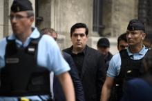 Esteban Morillo (C) arrive au palais de justice de Paris le 4 septembre 2018