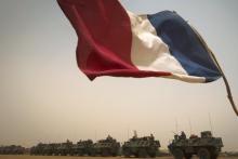 Colonne de blindés français le 6 avril 2013 près de Gao, dans le nord du Mali