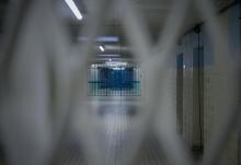 Le nombre de personnes incarcérées dans les prisons françaises a de nouveau augmenté en mai, pour s'établir à 66.591 détenus au 1er juin
