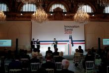 Emmanuel Macron (c) lors de la présentation de la stratégie Innovation Santé 2030, le 29 juin 2021 à Paris