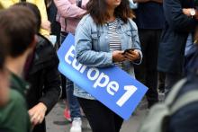 Lors du rassemblement de salariés d'Europe 1 dénonçant "l'emprise croissante" de Vincent Bolloré, le 30 juin 2021 devant le siège de la radio à Paris
