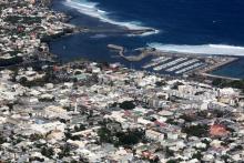 Vue aérienne sur la ville de Saint-Pierre sur l'île française de La Réunion, le 26 mai 2020