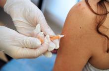 Deux cent grands médecins ou responsables hospitaliers lancent un appel en faveur de la vaccination 