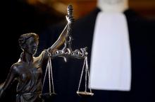 "Une punition de l'homosexualité": aux assises de Bobigny, l'avocate générale a requis vendredi une peine de 15 ans contre l'auteur d'un viol d'une extrême brutalité sur une jeune lesbienne